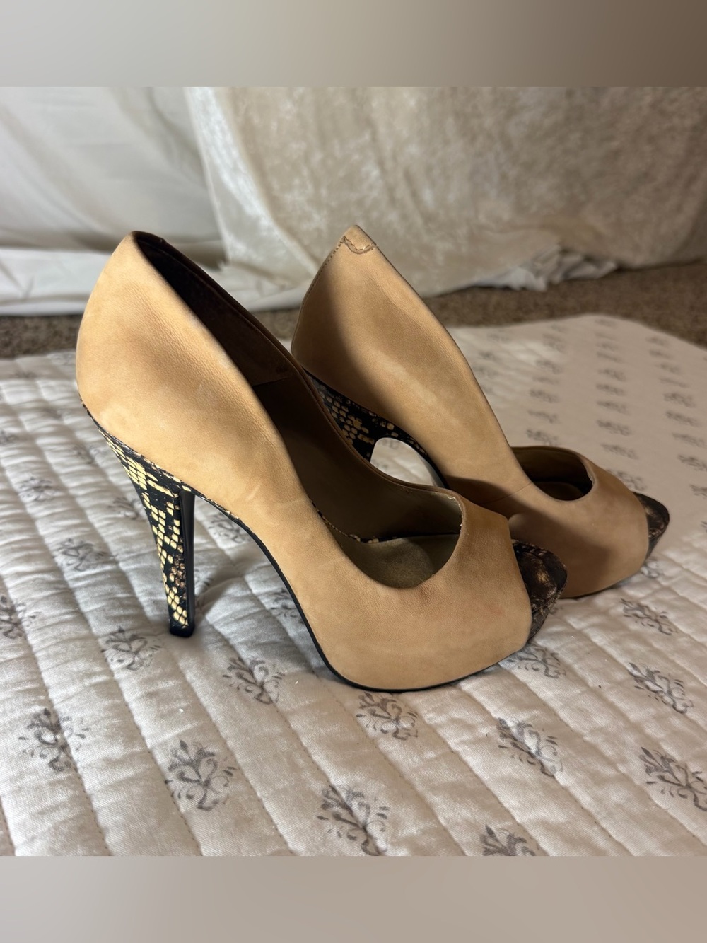 Jessica Simpson Tan Peep Toe Snakeskin Platform Heels Size 6